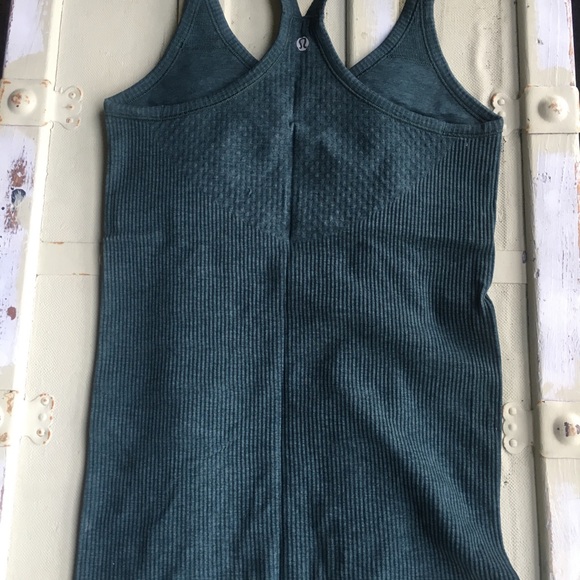 Lululemon 6 ~ EUC ‘ebb to street’ tank deep green colour - Picture 3 of 6